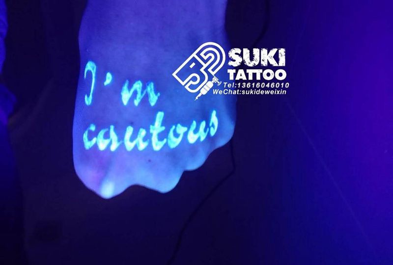 荧光纹身纹身图片_成品手部字符纹身图案