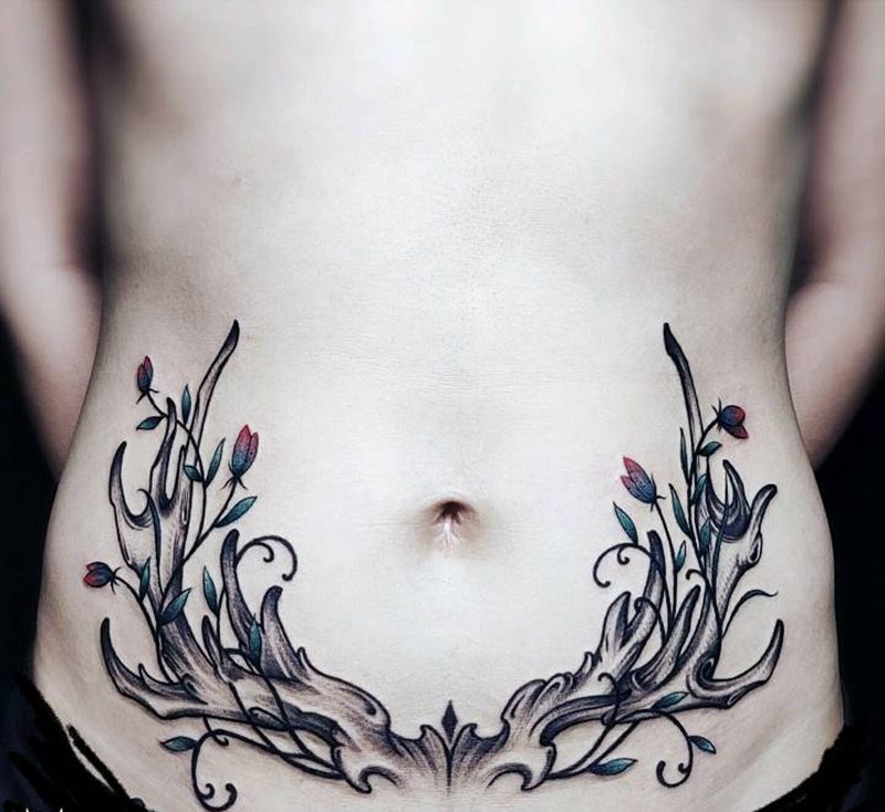 鹿角纹身！纹身图片_腹部胸部新传统Old School纹身图案