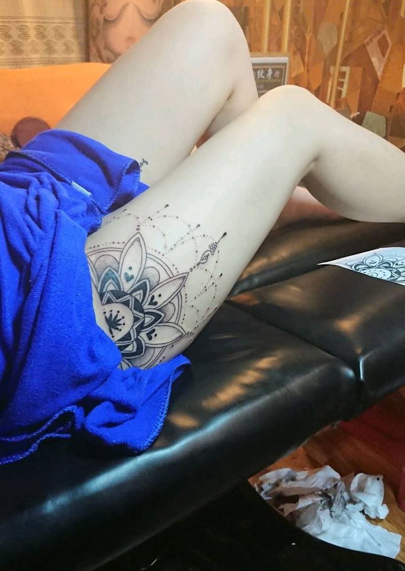 梵花链式设计纹身图片_臀部清新几何植物原创纹身图案