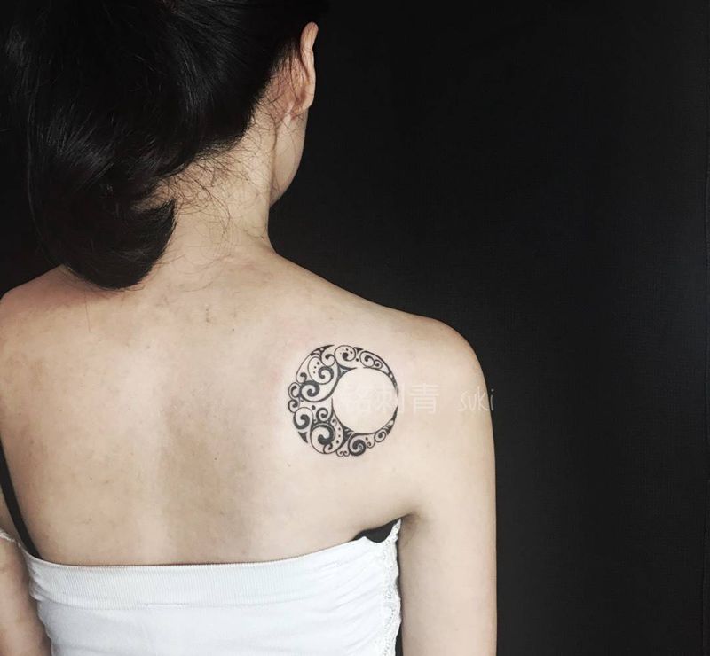 月亮图腾纹身图片