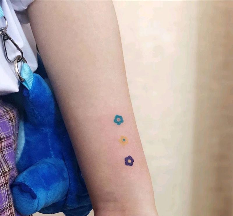 小清新 花纹身图片_手臂小清新花彩色纹身图案