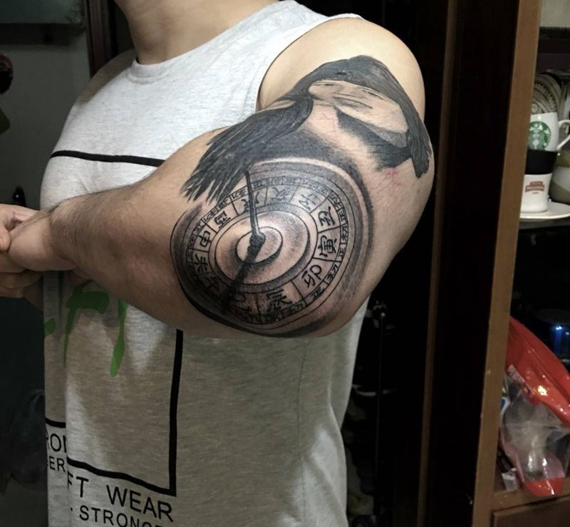 日晷女儿出生图纹身图片_成品手臂欧美写实原创纹身图案