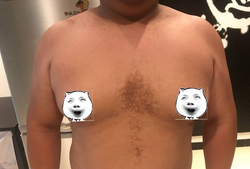 胸口翅膀纹身图片