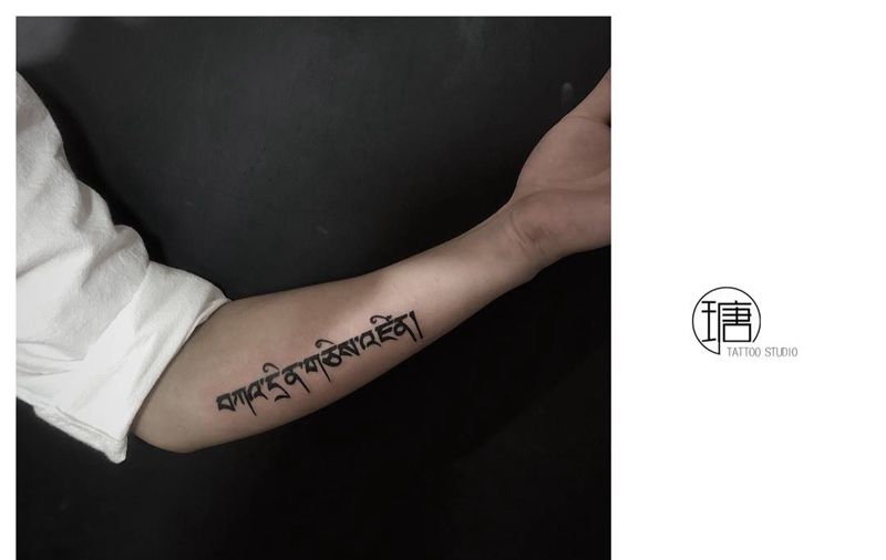 梵文纹身图片_手臂梵文纹身图案
