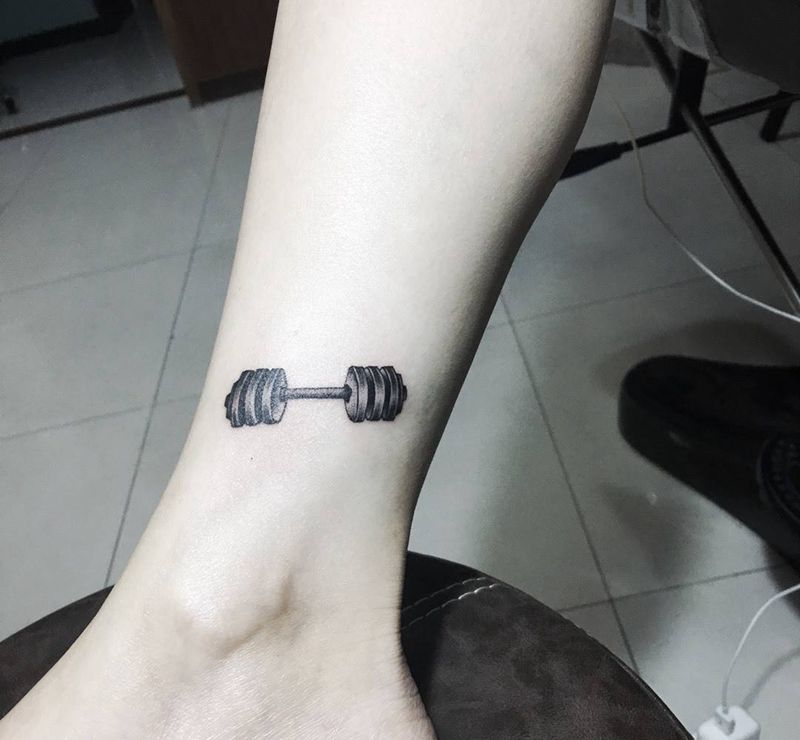 迷你哑铃纹身图片