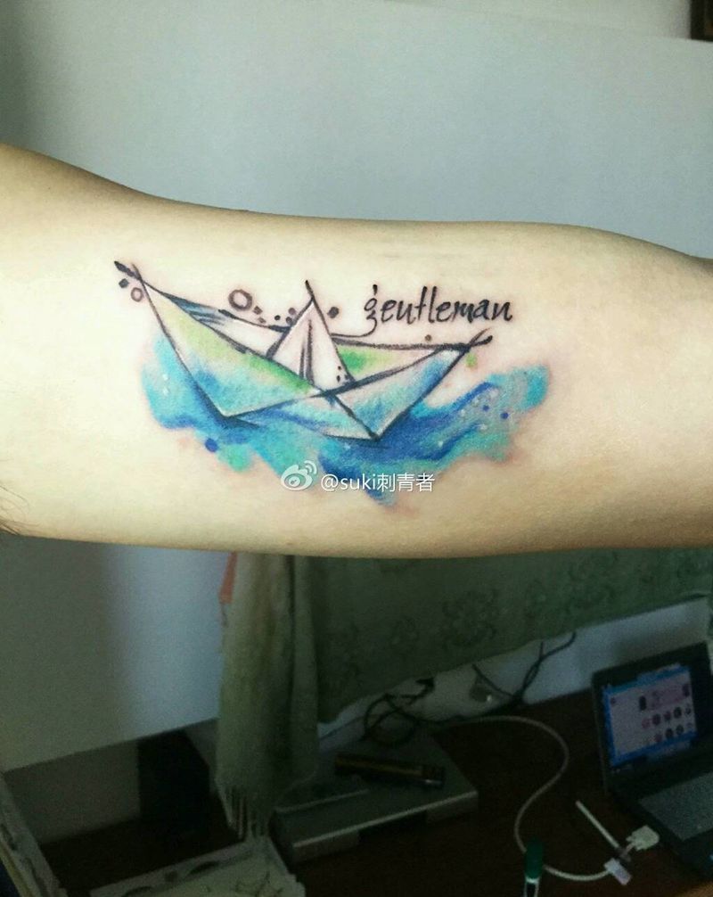水彩帆船纹身图片