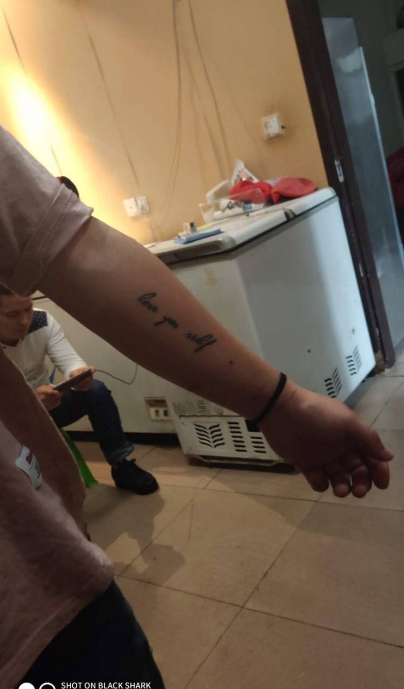 遮盖手臂水墨帆船纹身图片