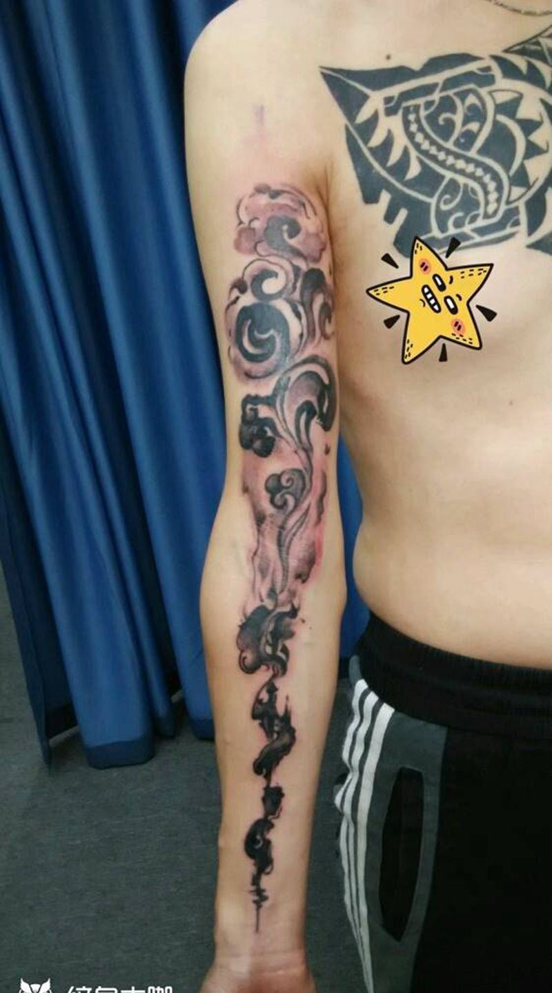 祥云纹身图片_手臂新传统祥云纹身图案