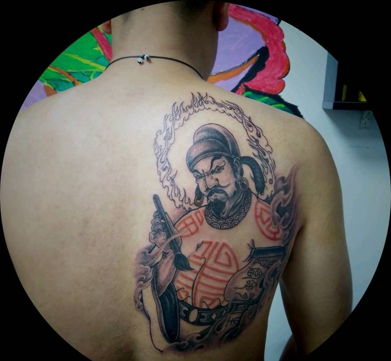 未完成纹身图片_背部新传统纹身图案