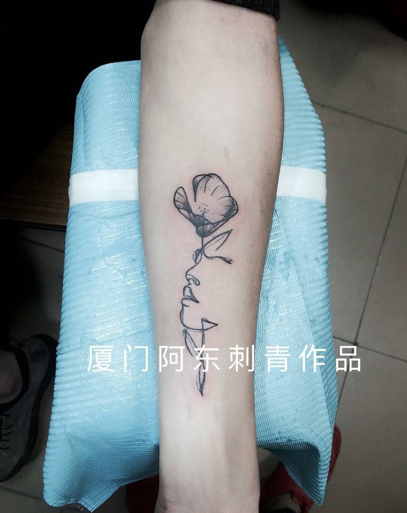 同城的客人，跟我说纹身一点都不痛，抽象图案更能表达人心，会随心而动纹身图片