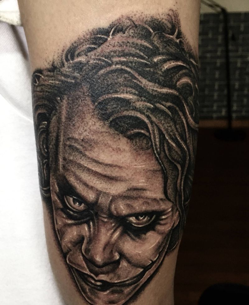 小丑纹身图片_手臂欧美写实肖像小丑纹身图案