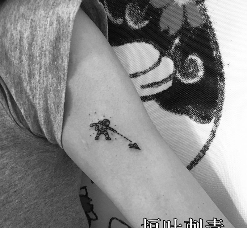 太空人纹身图片