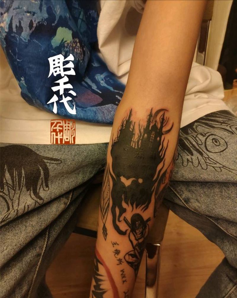“黑色幽堡”暴力遮盖纹身图片_手臂纹身图案