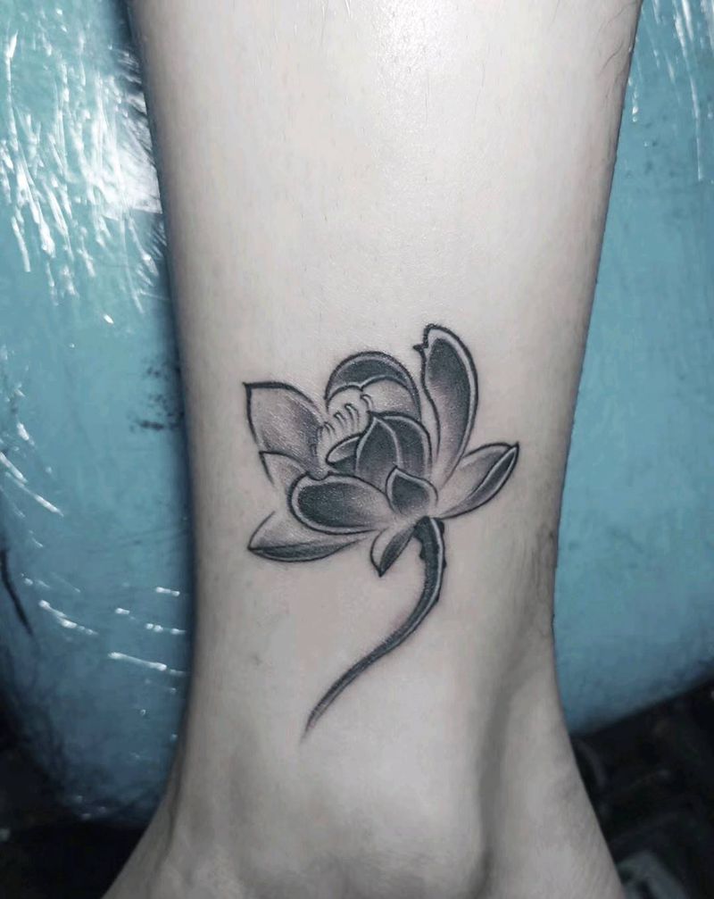 小莲花纹身图片_腿部纹身图案