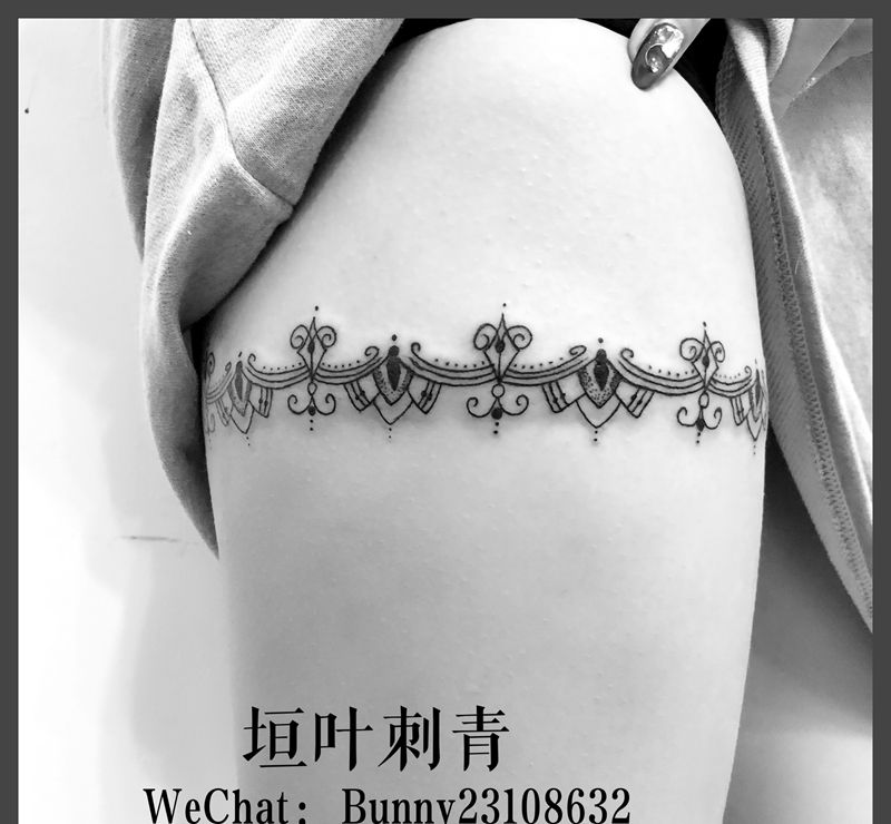 腿环纹身图片_几何点刺纹身图案