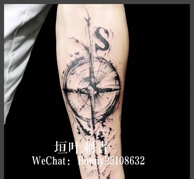 泼墨指南针纹身图片