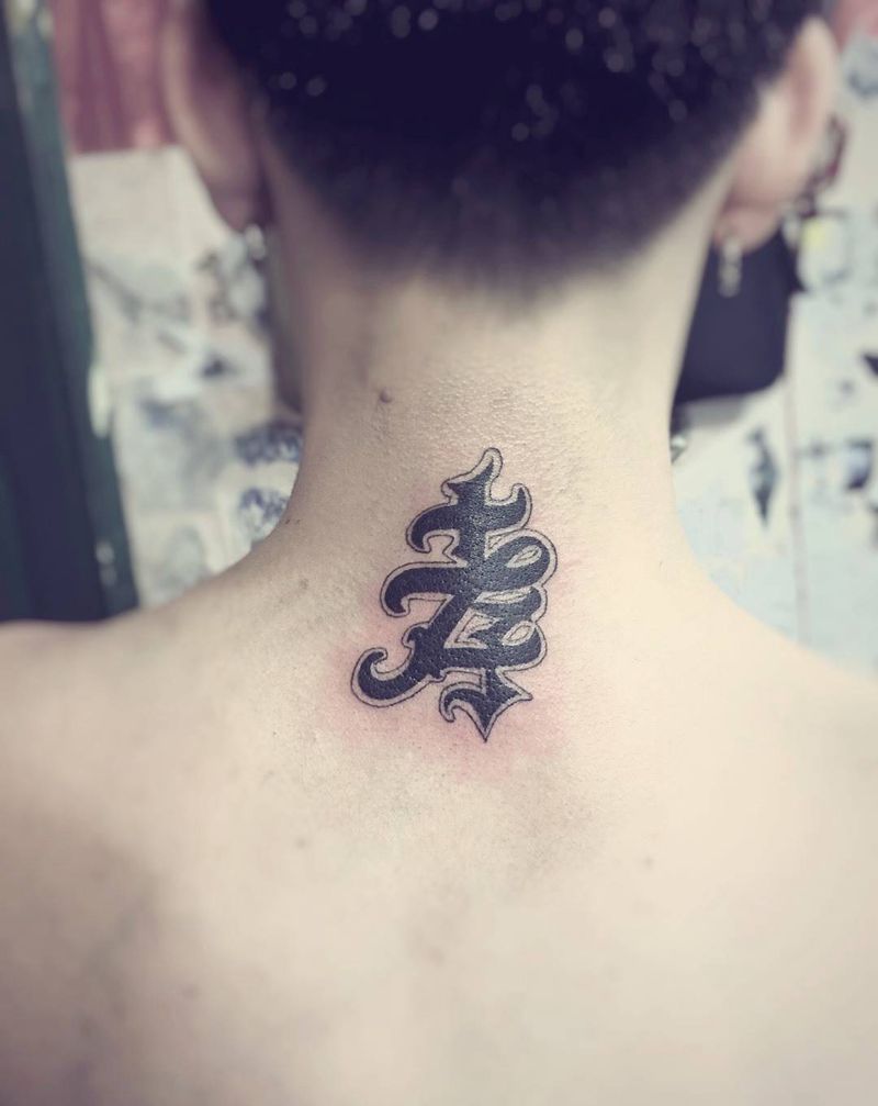 同城的纹身师过来纹个字，更帅了纹身图片