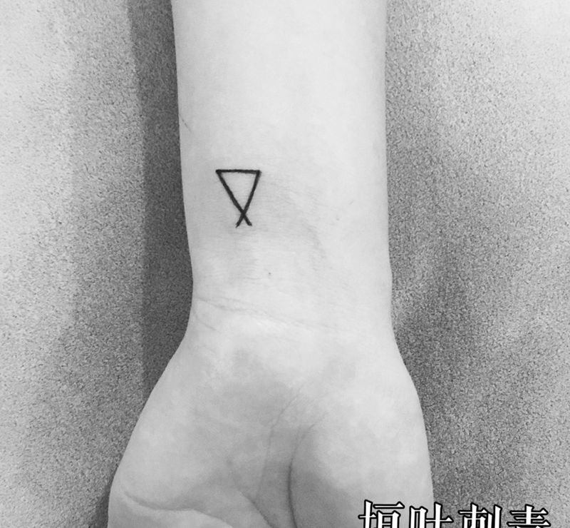 三角形纹身图片