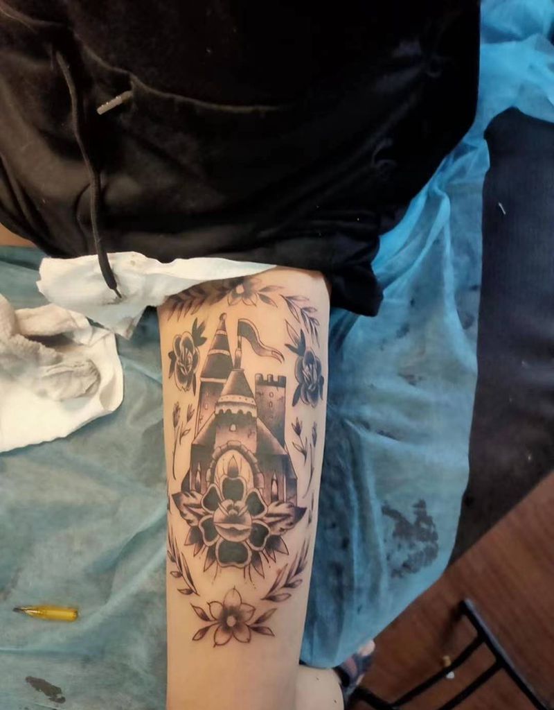 黑灰城堡纹身图片_腿部纹身图案