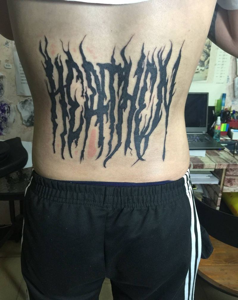 纹身师第三次过来，这次纹后背，脖子和手臂已经恢复纹身图片