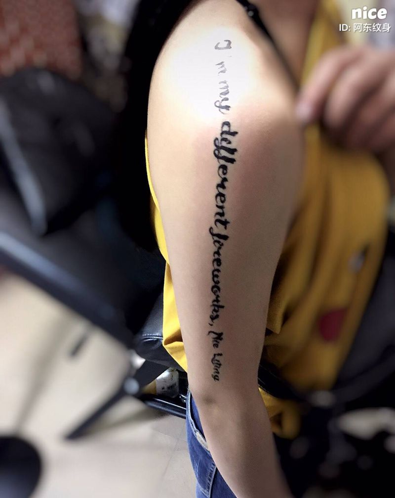 美女很美，皮肤很白，纹身很帅纹身图片