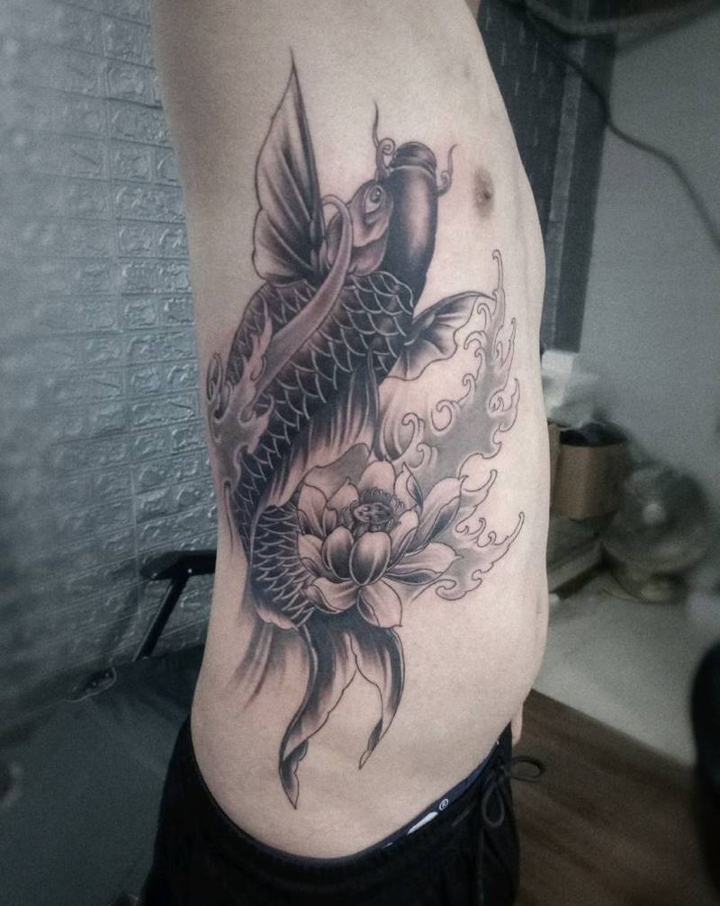 鱼纹身图片_腰部纹身图案
