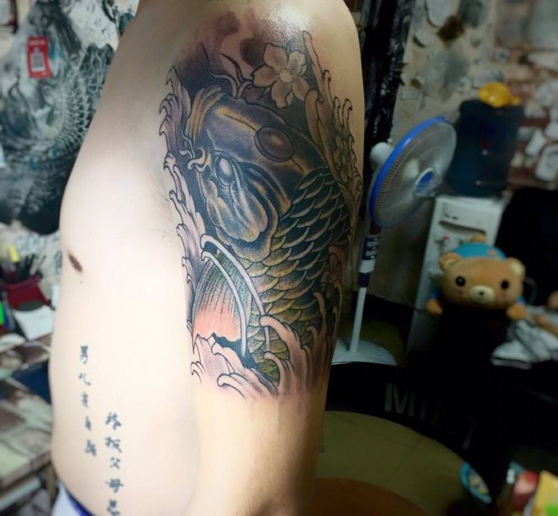 鲤鱼同款，看同事纹了很棒，自己也来干一个纹身图片