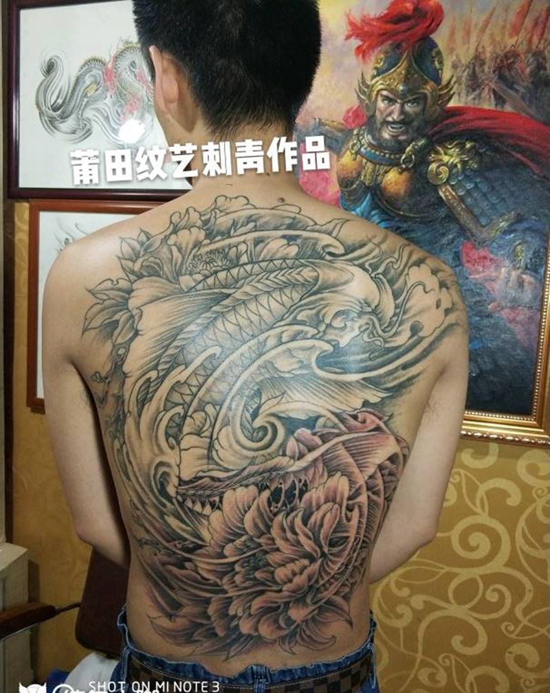 锦鲤满背作品纹身图片_背部传统动物成品纹身图案