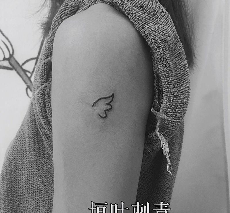 简笔翅膀纹身图片