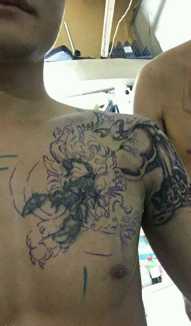 本店遮盖蝎子作品纹身图片_肩部传统动物成品纹身图案
