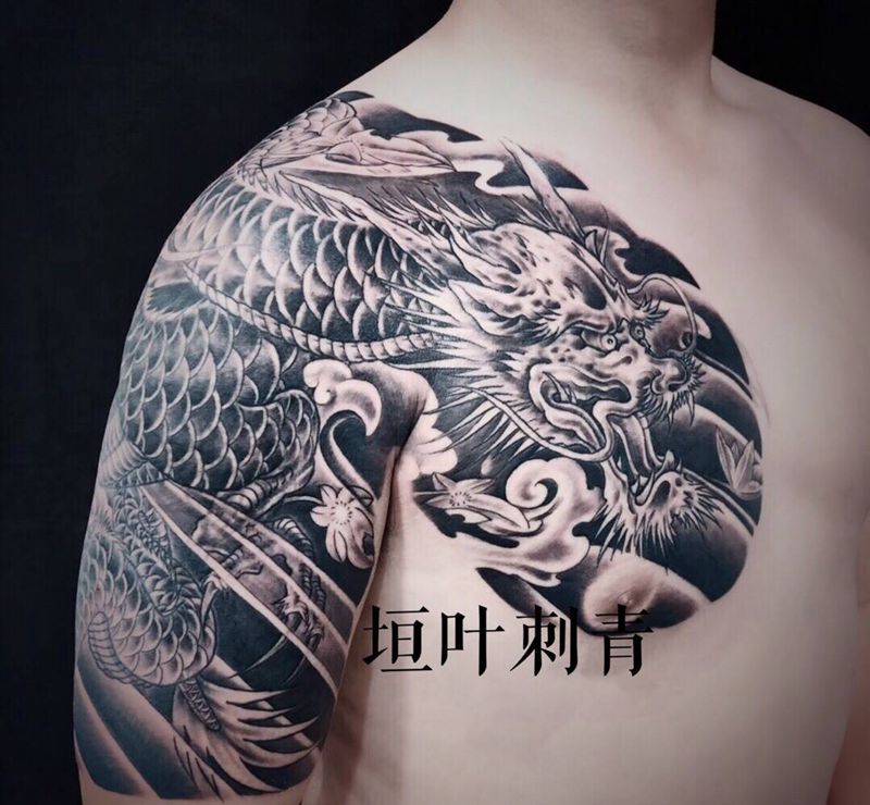 龙半胛纹身图片