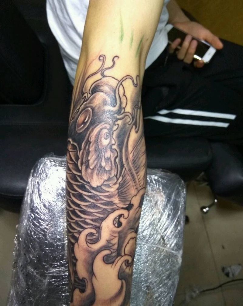 包小臂锦鲤纹身图片_背部手臂腿部传统动物宗教成品纹身图案