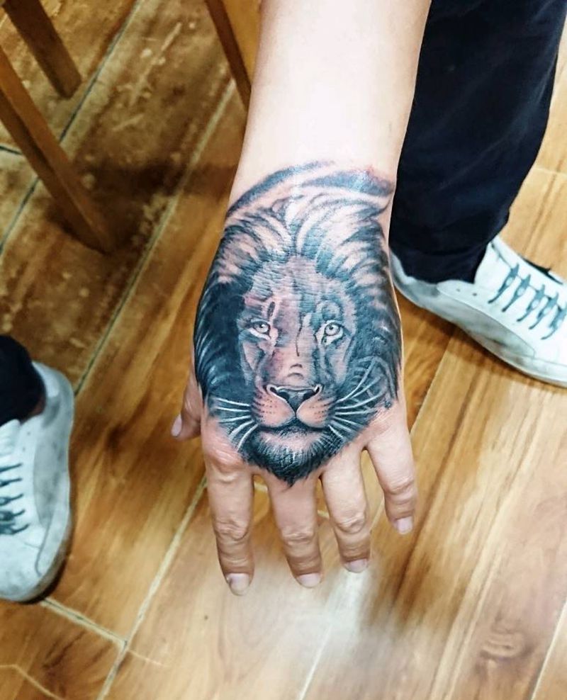 狮子头盖图纹身图片_手部肖像写实动物成品纹身图案