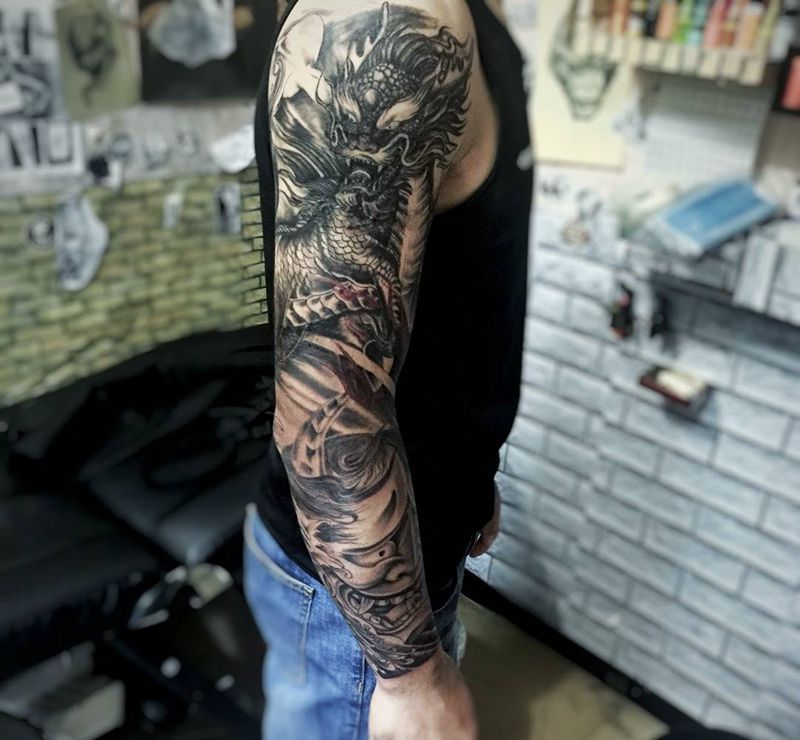 兵哥哥决定改变人生了,纹个花臂闯天涯,大杀四方,开创一片天地纹身图片