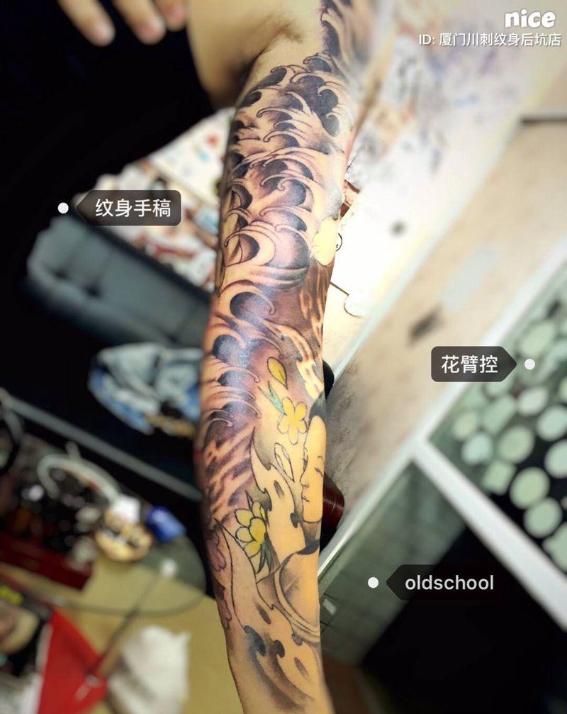 浪花加遮盖,耗时六个小时纹身图片