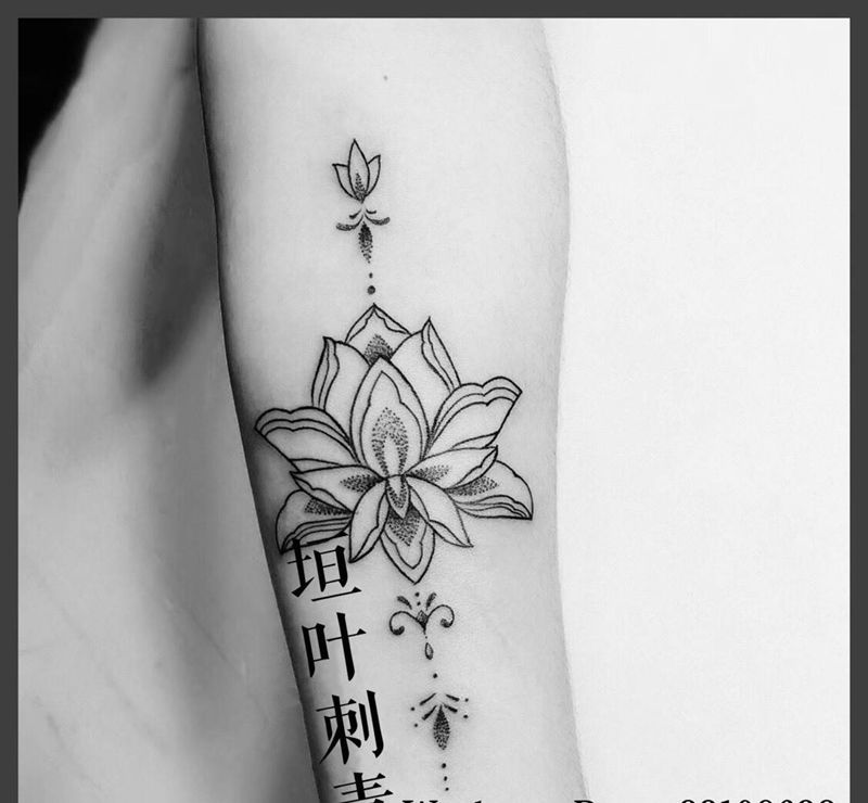 莲花纹身图片