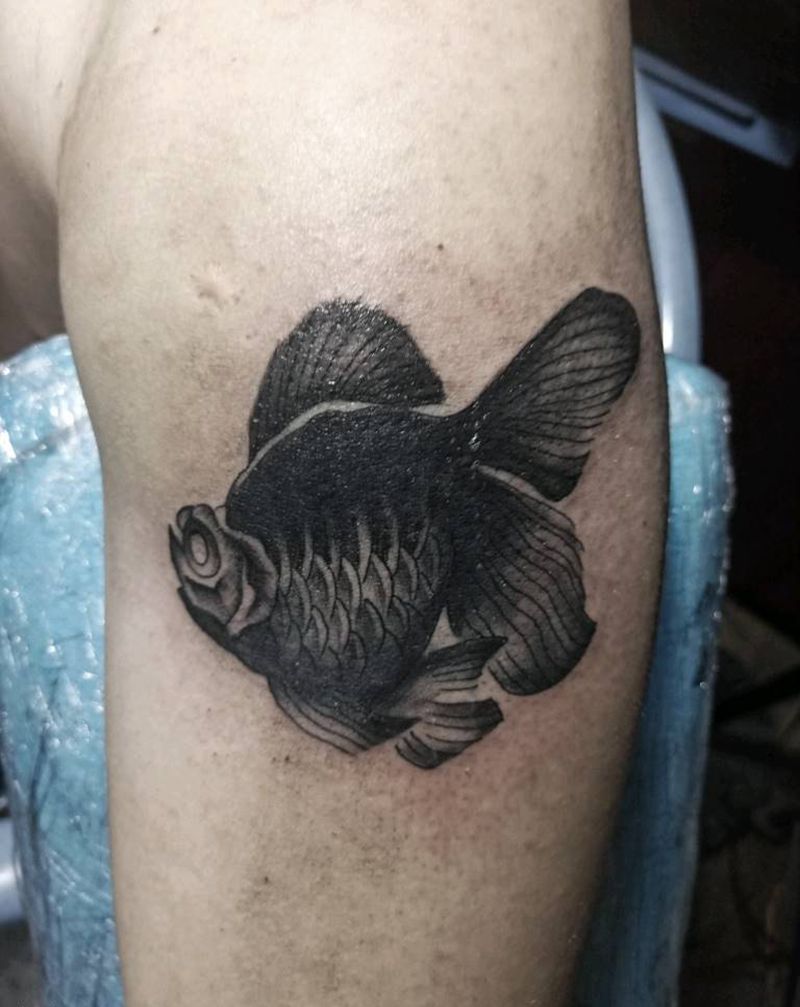 金鱼遮盖纹身图片_手臂纹身图案
