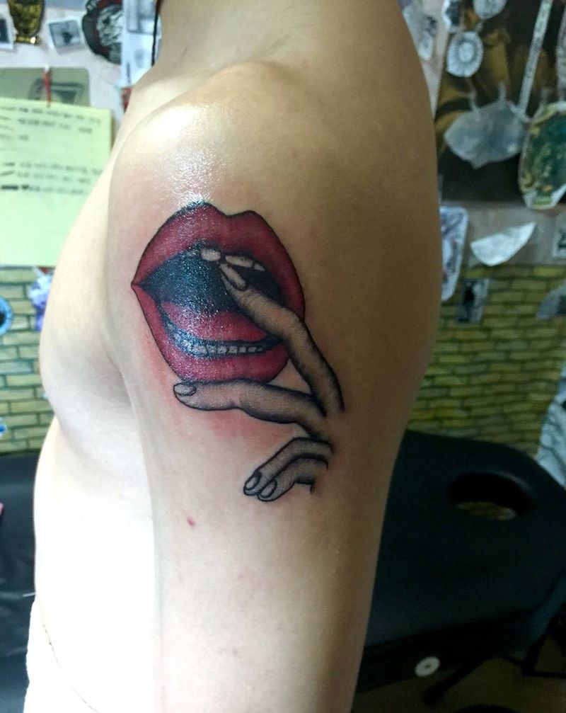 比舒淇还性感的大嘴巴，你喜欢呢纹身图片