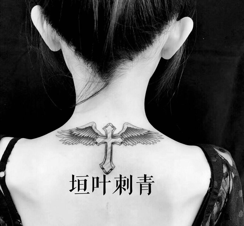 ✝️翅膀纹身图片