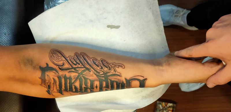 花体纹身图片_手部手臂纹身图案