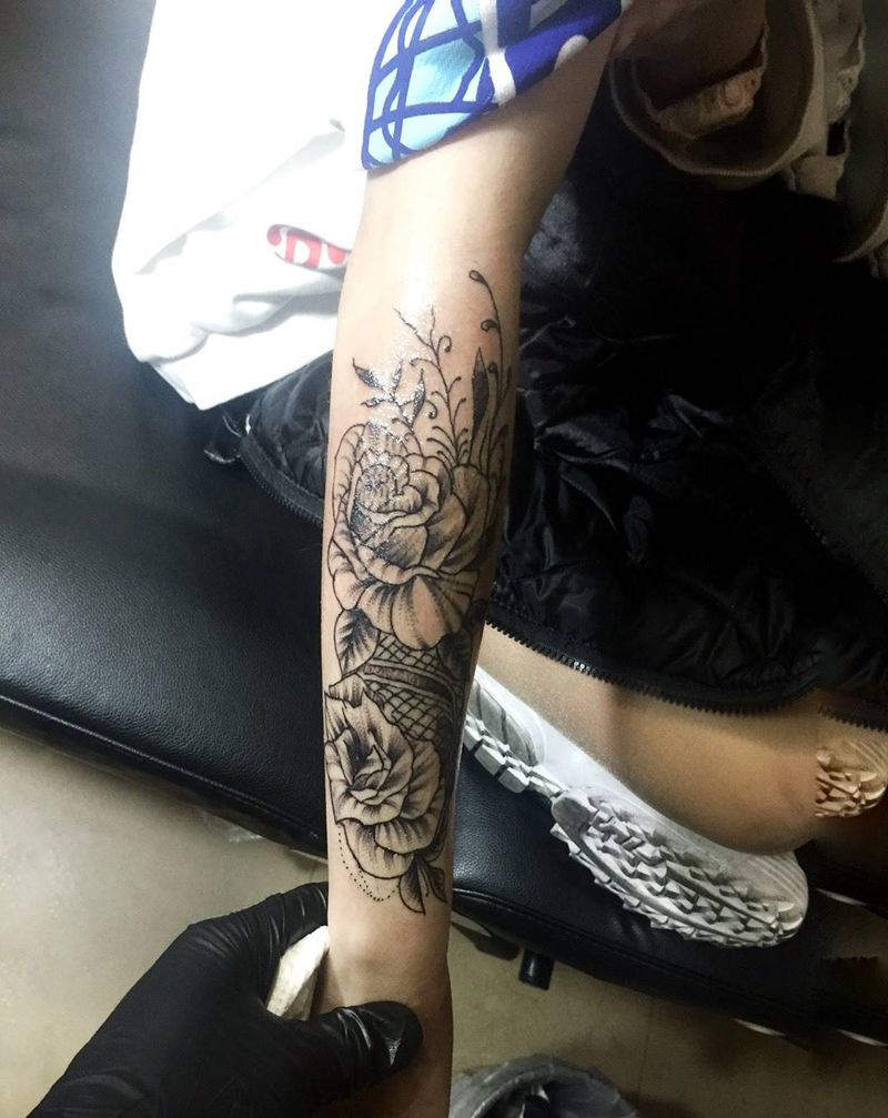 美女半个小臂纹身遮疤，秒变时尚社会人，夏天流氓见了只能躲避的节奏纹身图片