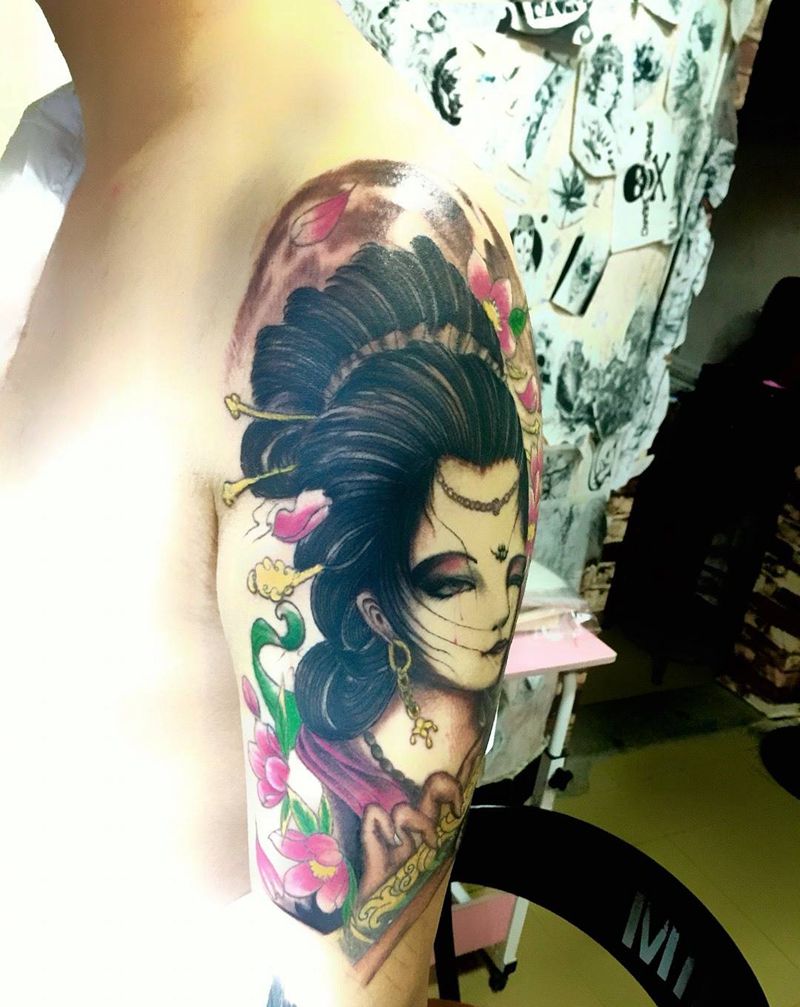 大臂艺妓完成，小臂遮盖未完成纹身图片