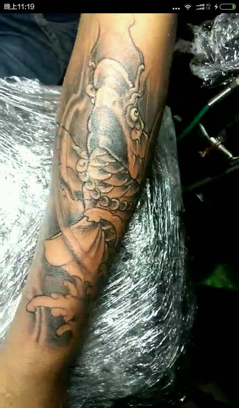 锦鲤纹身图片_手臂传统动物成品纹身图案