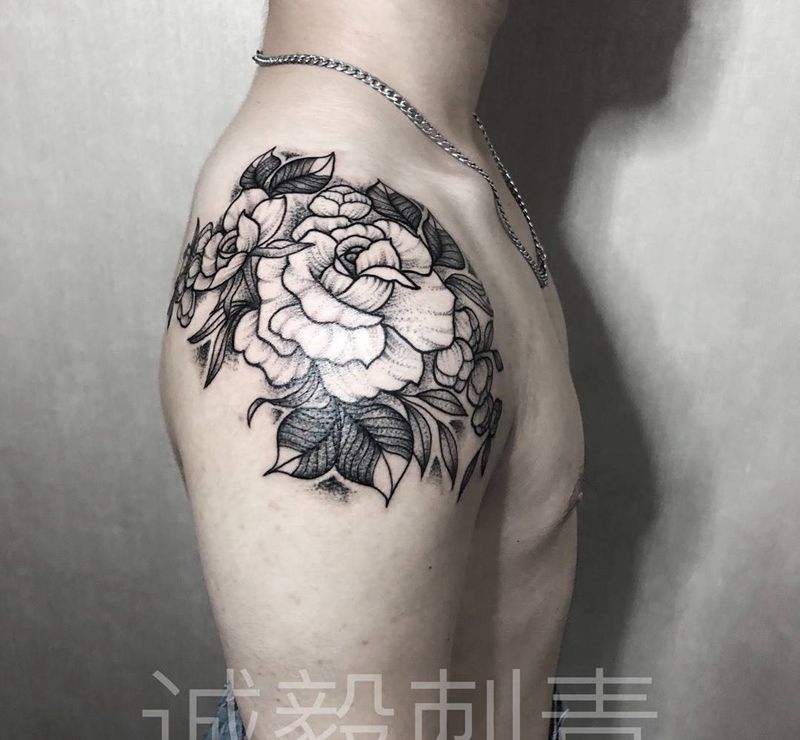 肩花纹身图片_手臂肩部New School点刺纹身图案