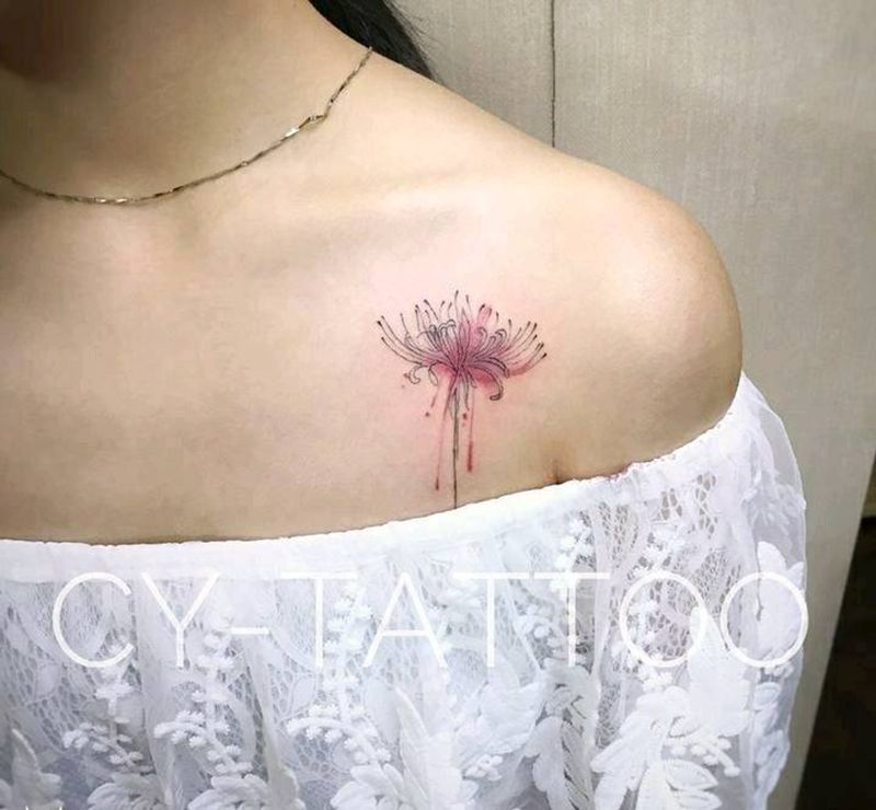 水彩彼岸花纹身图片_肩部清新植物静物成品纹身图案