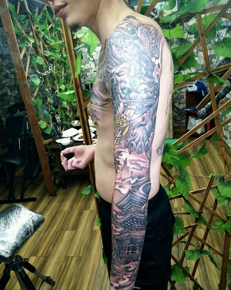 第一次一次性完成一条花臂。纹身图片