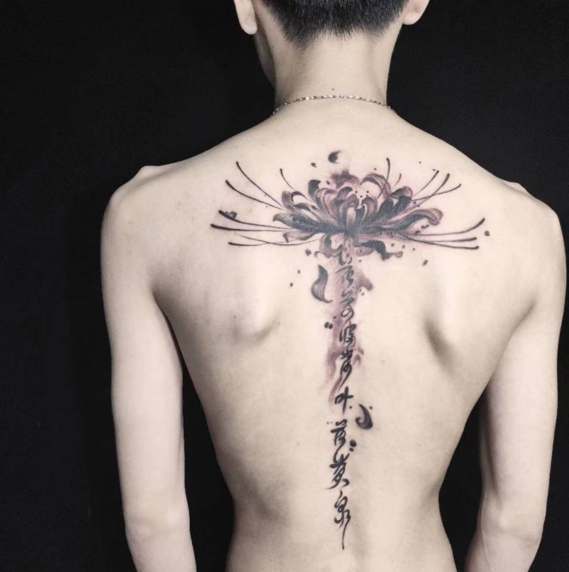 彼岸花纹身图片_背部水墨纹身图案