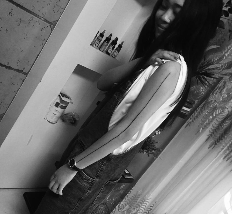 单线一条纹身图片_手臂纹身图案