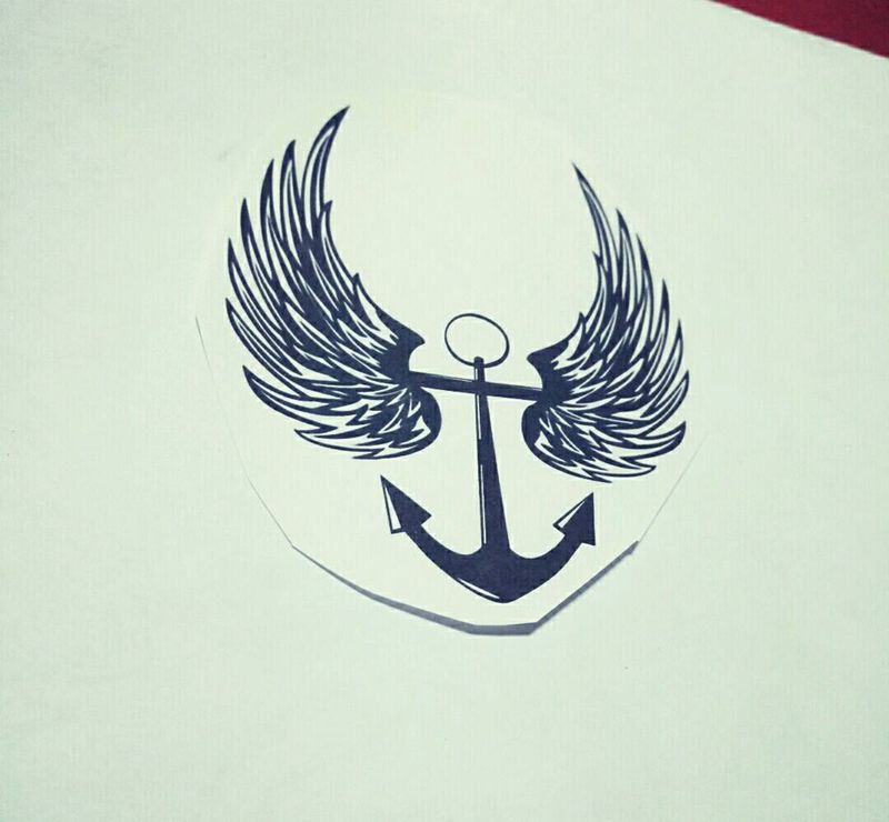 飞翔的船锚纹身图片_腰部背部手臂腿部欧美习俗清新动物静物图腾纹身图案