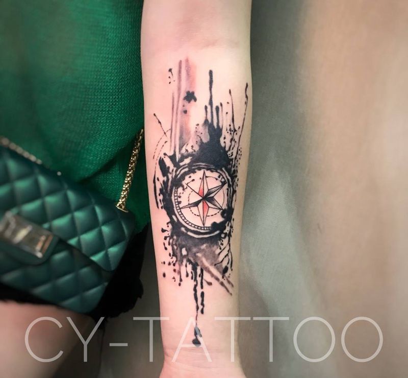 泼墨指南针纹身图片_欧美国画传统几何成品手臂腿部静物纹身图案